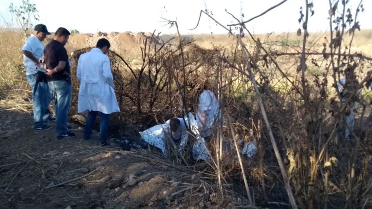 Localizan cuerpos carbonizados de dos personas al sur de Culiacán