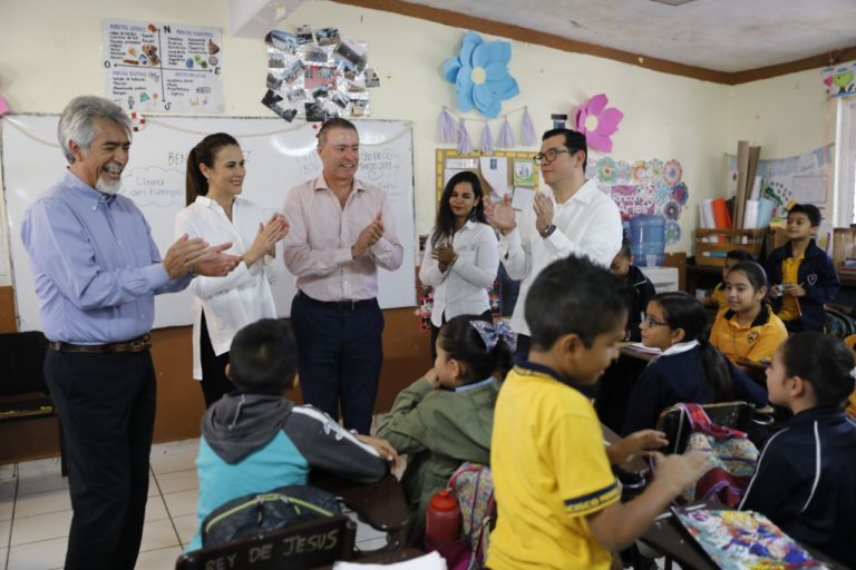 Escuelas de Sinaloa gastan $250 millones en luz; meterán “en cintura” a 100