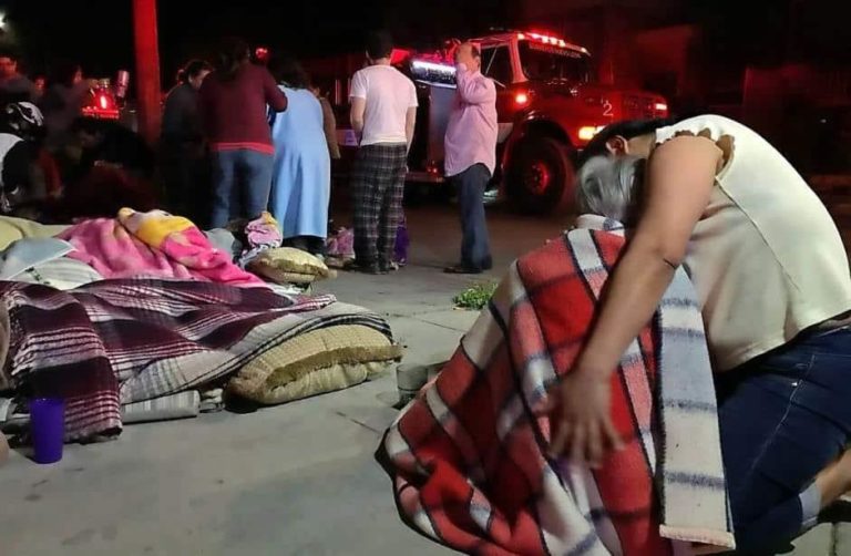 Mueren dos abuelitos tras incendio en asilo de Monterrey