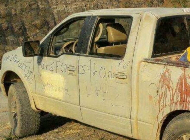 Son 15, los cuerpos hallados en camioneta abandonada en Michoacán