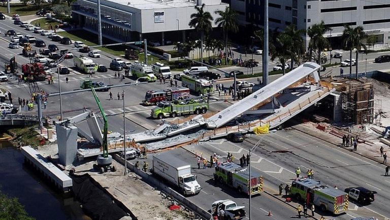 Colapsa puente peatonal en Florida; hay varios muertos