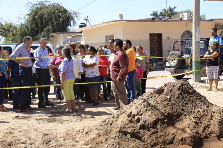 Quirino inaugura e inicia obras de pavimentación por $25 mdp en Escuinapa