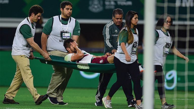 Descartan rotura de ligamento de Néstor Araujo; Salcedo al quirófano