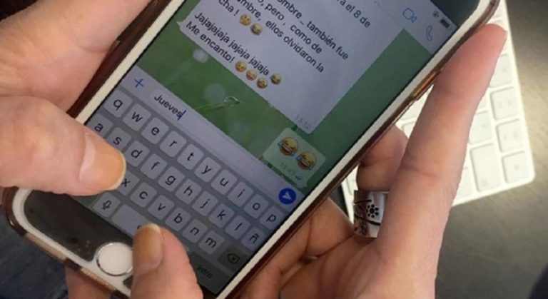 Textear causa daños prematuros en articulaciones