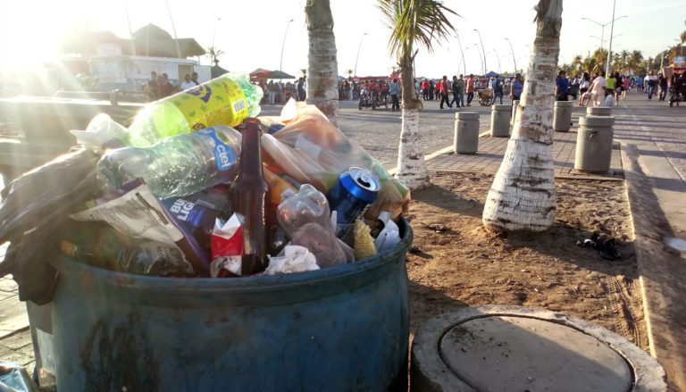 Dejan visitantes 500 toneladas de basura en Altata