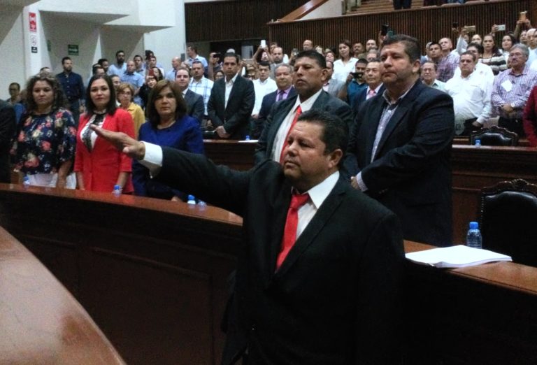 Asume Joaquín Lara alcaldía de Navolato