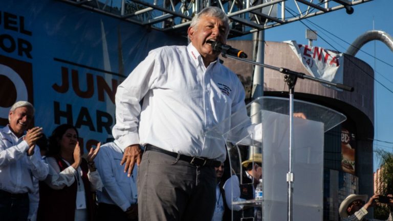 Si gana, AMLO pedirá la suspensión de aeropuerto en julio