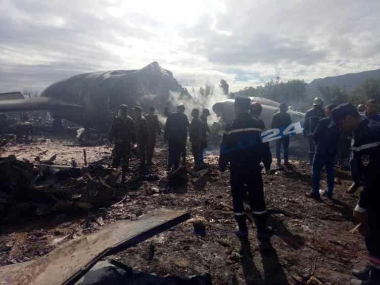 Al menos 257 muertos al desplomarse avión en Argelia