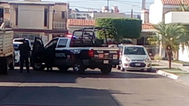 Le dan balazo en la cara a mujer en Culiacán