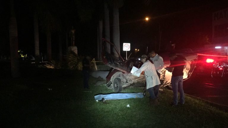 Joven muere al impactarse contra palmera en Culiacán