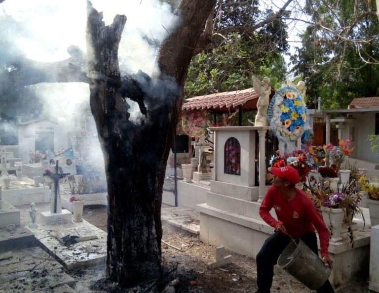 Culiacán registra incendio en panteón