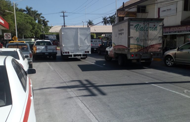 Burlan segundas filas a Tránsito en Navolato