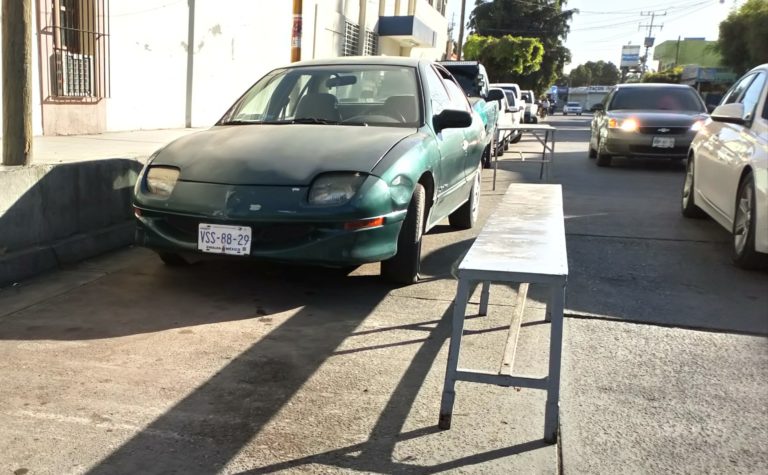 Comercio y dobles filas, los dueños de la calle en Navolato