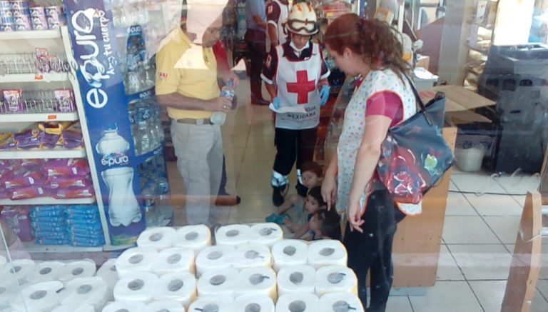 Evacuan guardería en Culiacán tras accidente de tráiler