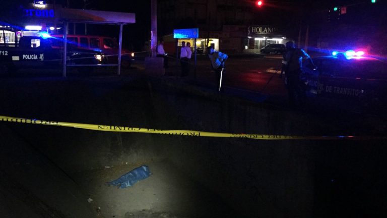 Hombre cae a canal y muere de manera repentina