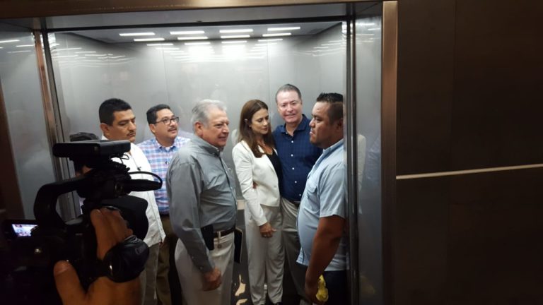 Después de 40 años, cambian elevadores en Palacio