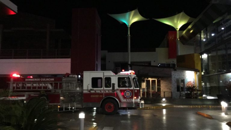 Evacuan a 90 de un cine en plaza comercial de Culiacán por fuga de gas