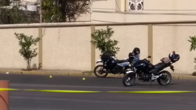Grupo armado dispara y despoja motos a policías de Culiacán