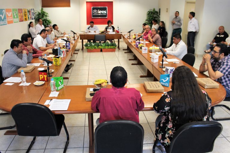 Aprueba IEES sustitución de 10 candidatos