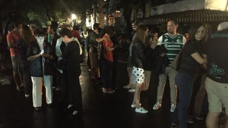 Sismo crea pánico en Ciudad de México