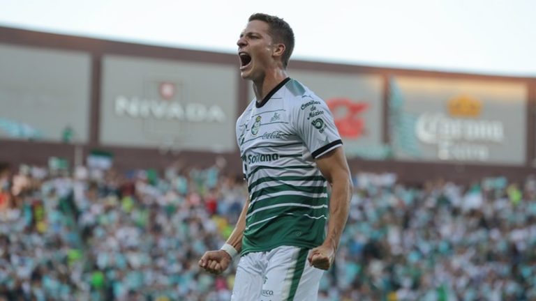 Santos desapareció al América, lo tiene en la lona y se acerca a Final