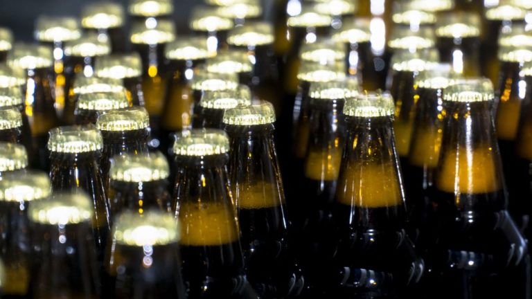 INE valida promociones de ‘chelas’ gratis si gana AMLO