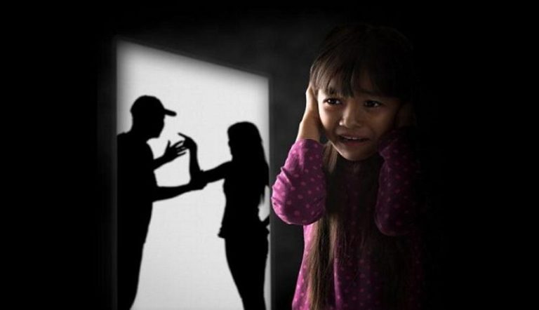 Pega hasta tres niños por mujer violencia intrafamiliar