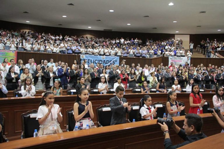 Niños diputados llevan radiografía de Sinaloa al Congreso