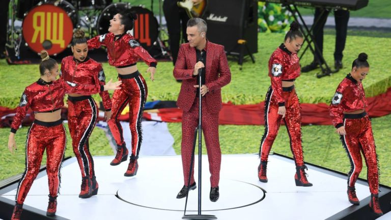 Una ceremonia de inauguración musical y al estilo Super Bowl