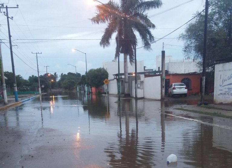 Apagones y accidentes viales deja Bud en Culiacán y Navolato
