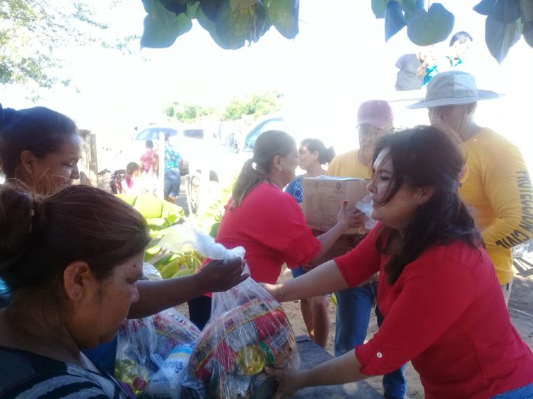 Entregan en Navolato víveres a familias afectadas por “Bud”