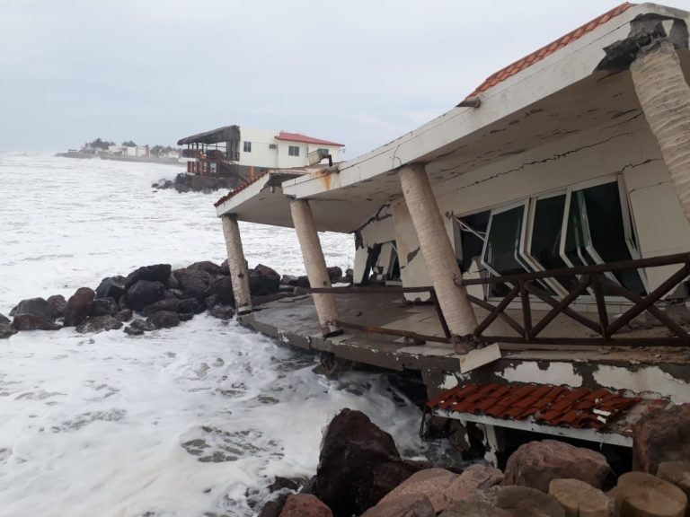 Efectos de tormenta Bud destruyen viviendas en Altata