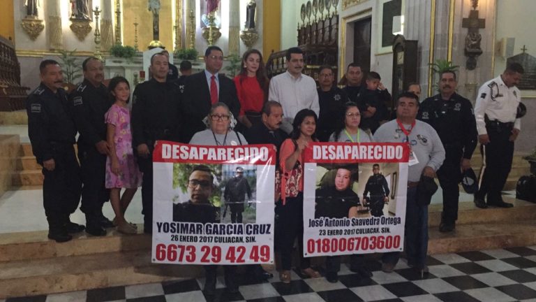 Protestan en el Día del Policía familiares de agentes ‘levantados’ en Culiacán