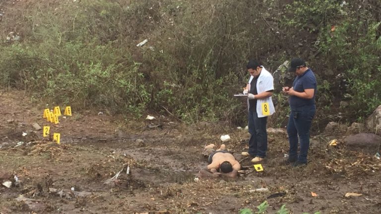 Con siete balazos de AR-15 lo matan en Santa Fe, Culiacán