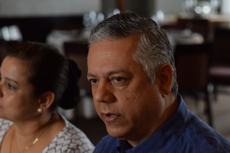 A balazos matan a coordinador de preparatoria de la UAS en Estación Naranjo