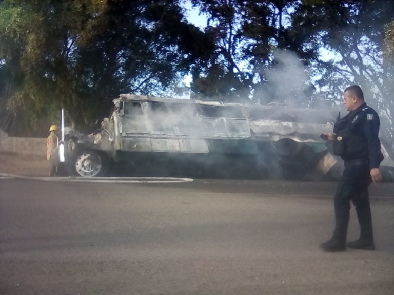 Acaparan concesiones de transporte en Villa Juárez; en mal estado 65% de unidades