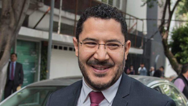 Morena propone que dieta de senadores pase de 300 mil a 90 mil pesos mensuales