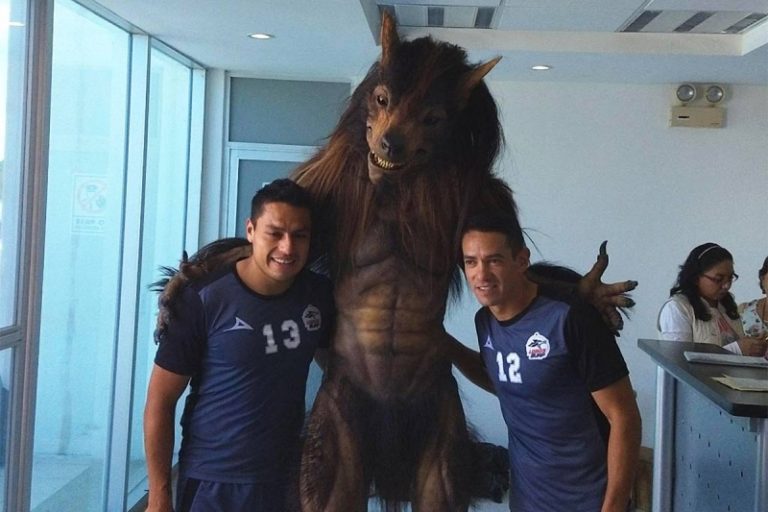 Lobos BUAP hace viral a su polémica mascota