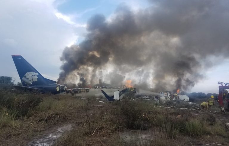 Se desploma avión de Aeroméxico en Durango; hay 49 heridos