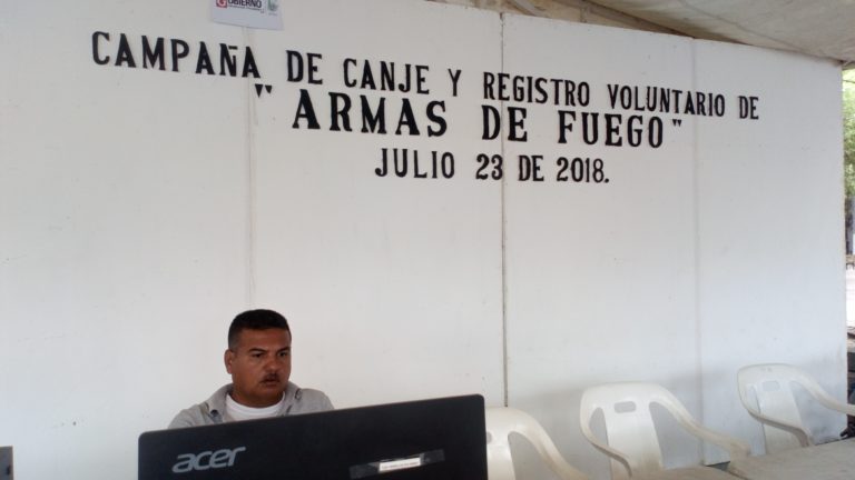 Recibe Navolato rifles, escopetas, lanza granadas y demás…