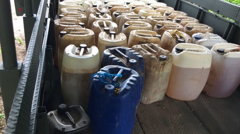 Aseguran policías y militares químicos y drogas en Culiacán