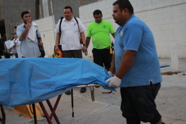 Hallan en Altata cadáver flotando