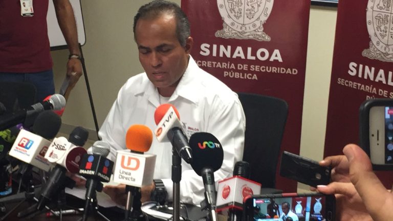 Vestidos de policía y por la puerta principal se fugaron reos en Aguaruto