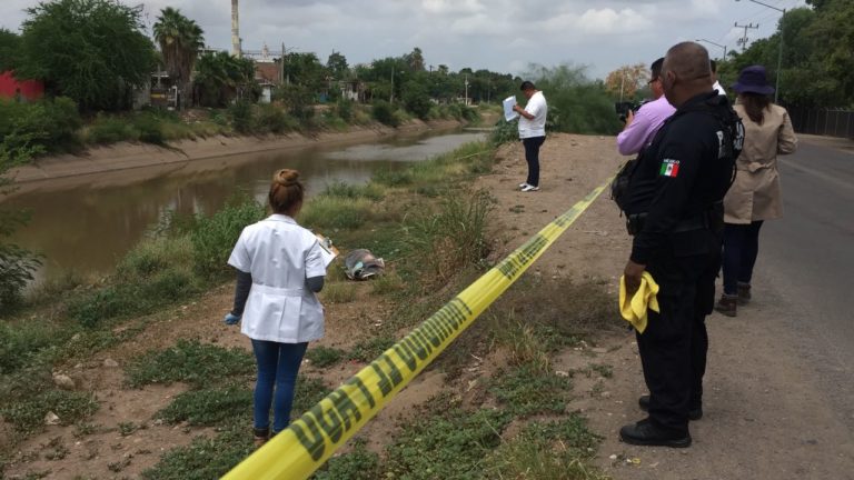 Queman a un hombre y ‘enlonan’ a otro en Culiacán