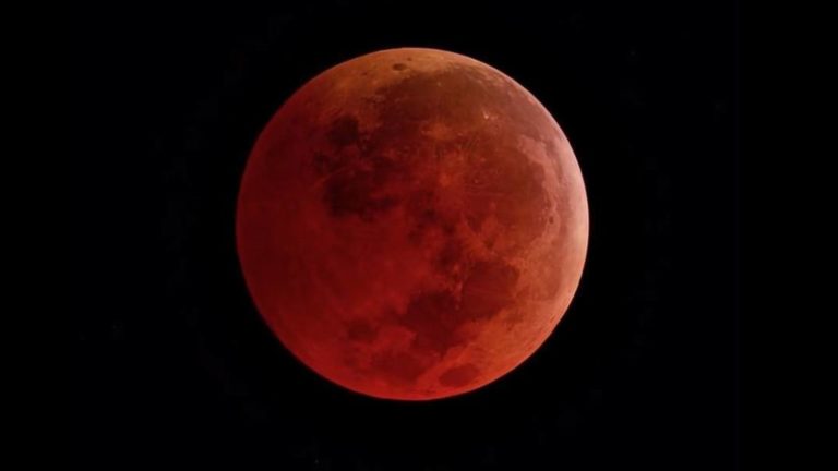 ¿Por qué el eclipse lunar del viernes será el más largo del siglo?