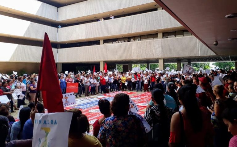 Abarrotan antorchistas gobierno; demandan 600 solares a Quirino