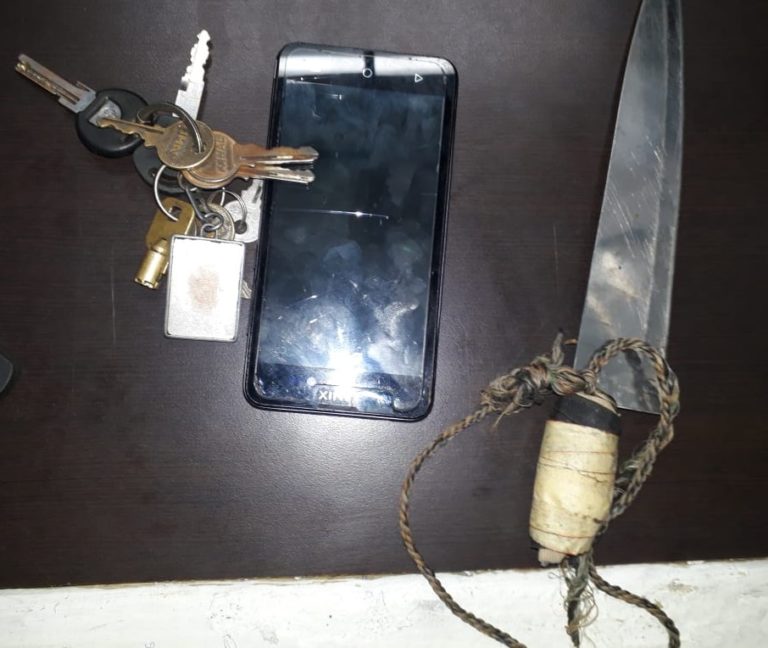 Con cuchillo de cocina dos sujetos asaltan a taxista en Mazatlán