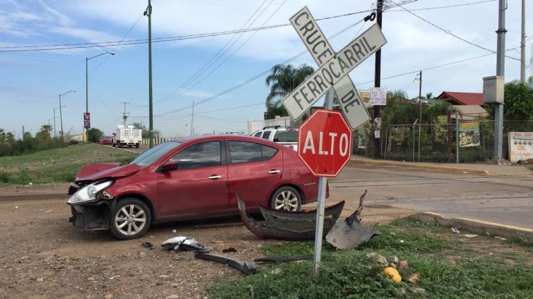 Hombre se salva tras ser impactado por tren en Culicán