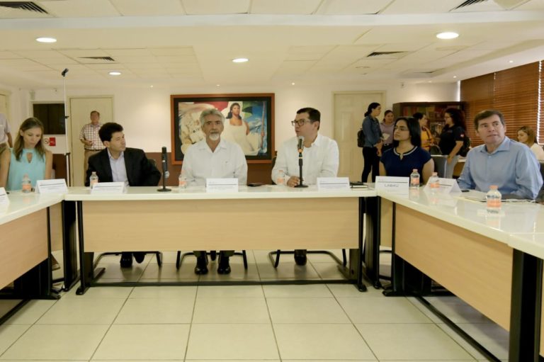 Desisten maestros de paro laboral