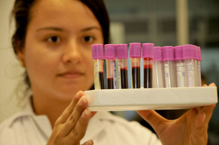 Abiertos laboratorios de la UAS; van por $120 mil certificados médicos